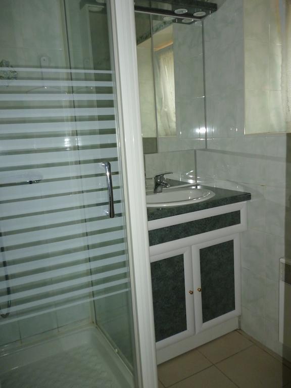 Les Gites De Kerroyal Garlan الغرفة الصورة