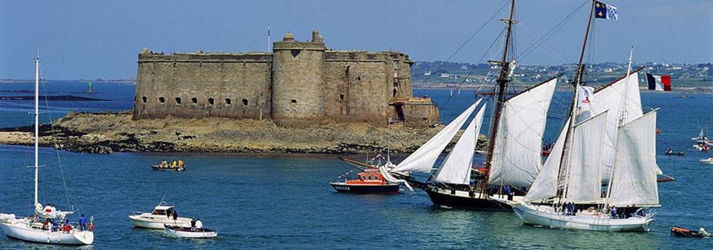 Les Gites De Kerroyal Garlan المظهر الخارجي الصورة